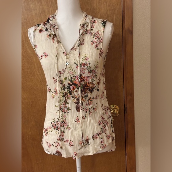 Pink Clover Tops - Pink Clover Cream Sleeveless Floral Button-Front Blouse